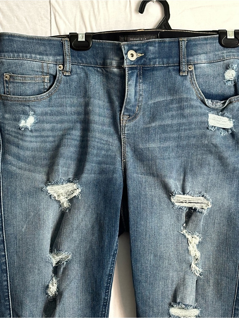 Torrid Bombshell skinny size 18R‎ Distressed Light Blue Slim Straight Jeans
